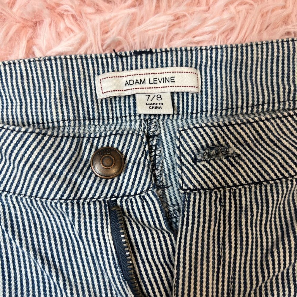 Shorts - Picture 3 of 4